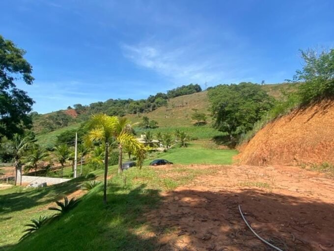 EXCELENTE CHÁCARA À VENDA PRÓXIMO A RODOVIA VISCONDE RIO BRANCO/MG