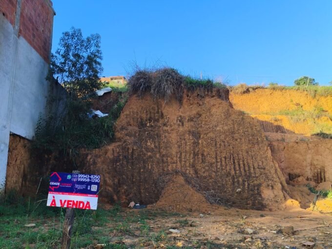 “A LIBERDADE DE CONSTRUIR DO SEU JEITO”📍Lote à venda no bairro São Lucas – Ubá